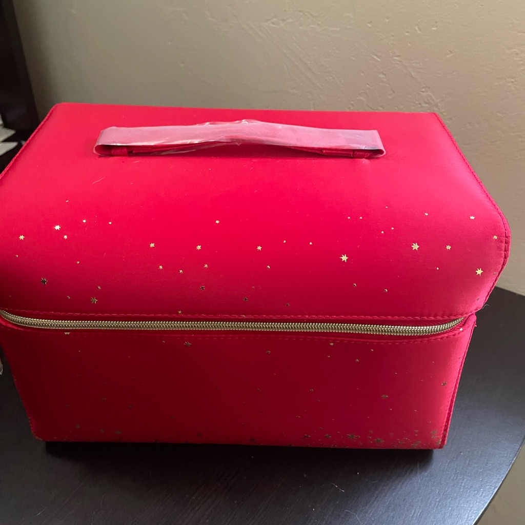 Brand New Este Lauder Bag
